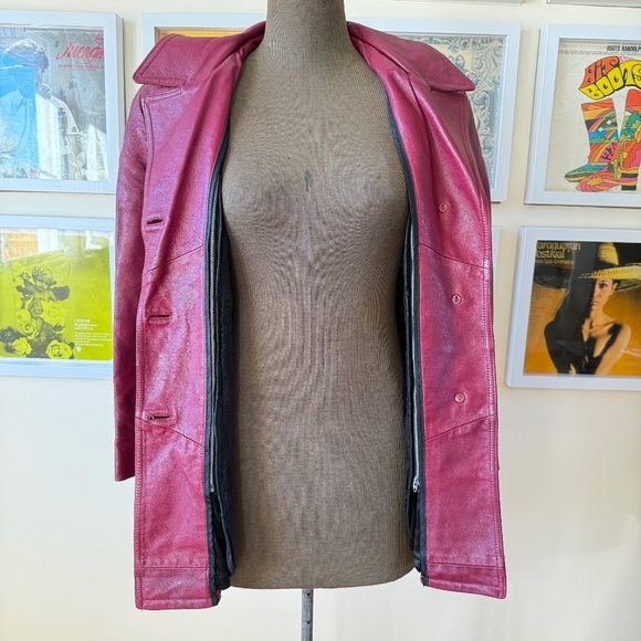 Vintage 70s berry leather coat w/ brass buttons + zip-out faux-fur lining - Picture 10 of 15